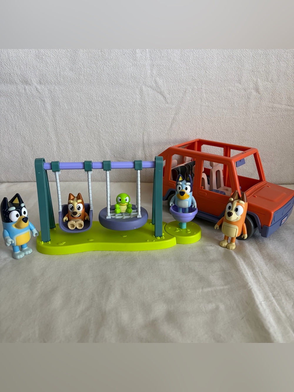 Bluey Heeler 4WD w/ Turtleboy Complete Playset Playground/park & Heeler Family